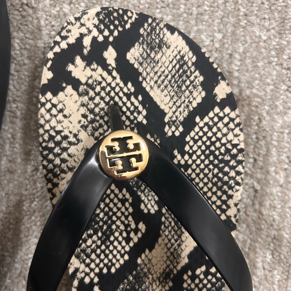Tory Burch Snakeskin Flip Flops Women 8.5 - Picture 3 of 7